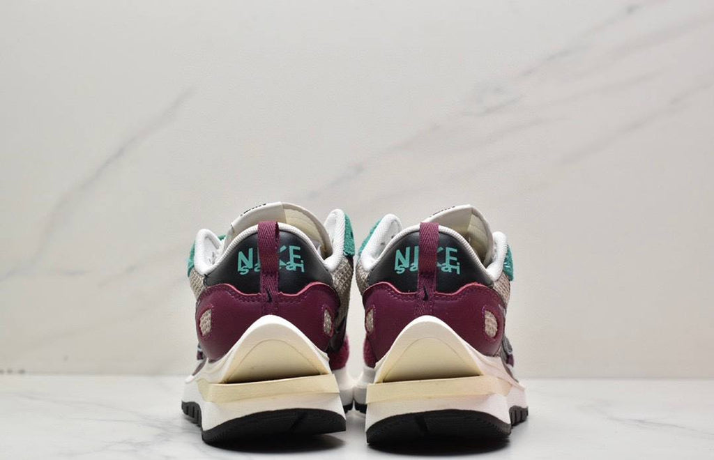 Обувки Sacai VaporWaffle Villain Red/Neptune Green