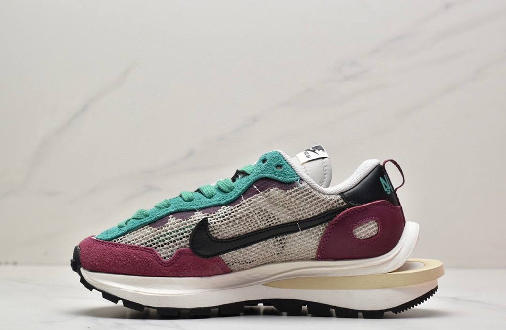 Обувки Sacai VaporWaffle Villain Red/Neptune Green