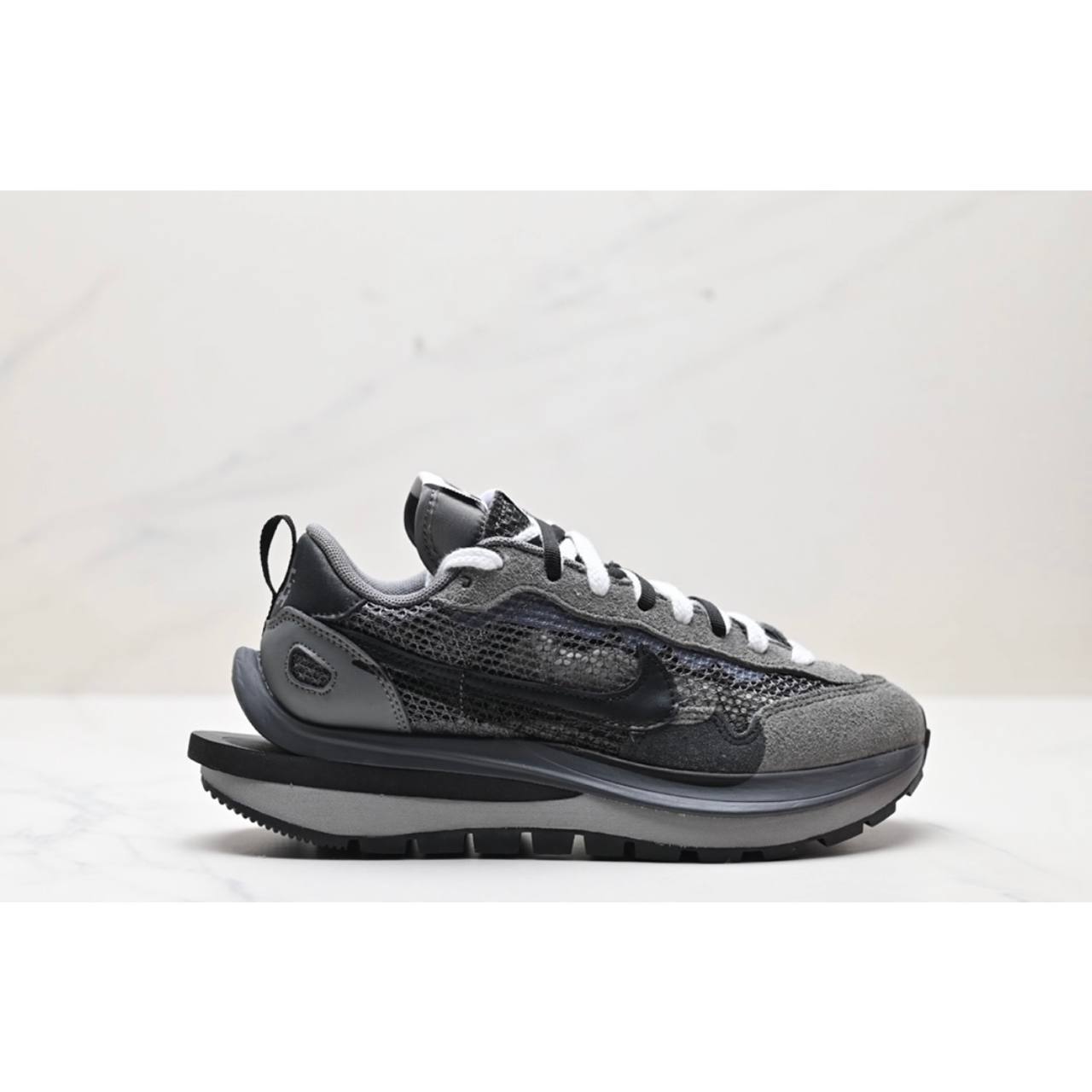 Обувки Sacai VaporWaffle Grey/Black