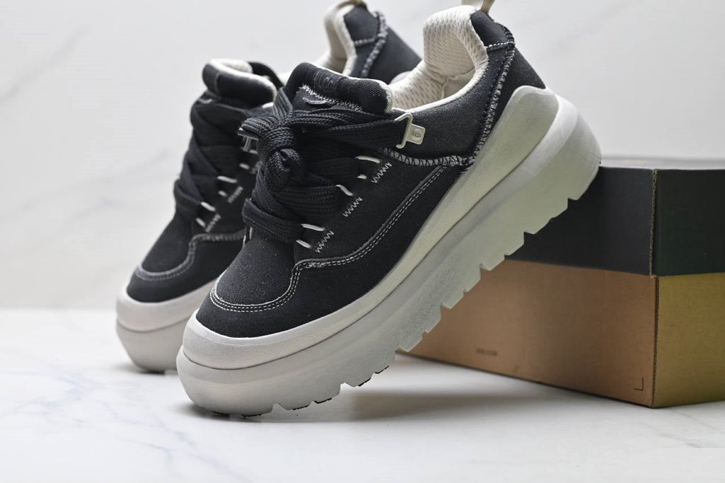 Обувки UGG Heritage Utility