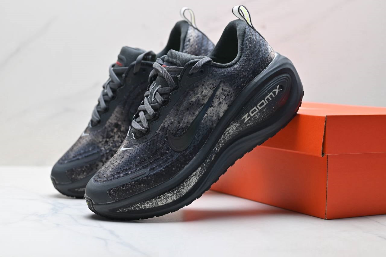 Обувки Vomero Plus Anthracite Oatmeal