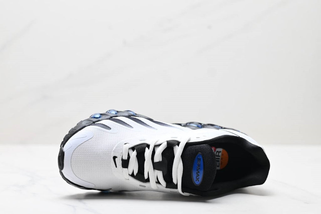 Обувки Air Max DN8 White Black B